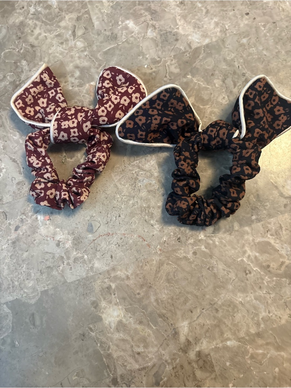 Source Unknown Floral Bow Scrunchie Duo in Burgundy and Black